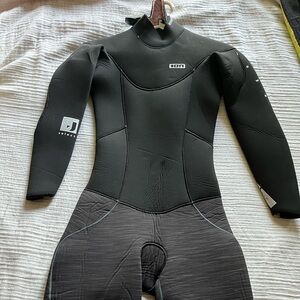 NWOT Ion Women’s 6.5mm Wetsuit